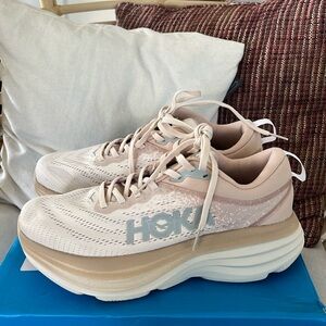 New in Box Hoka Bondi 8